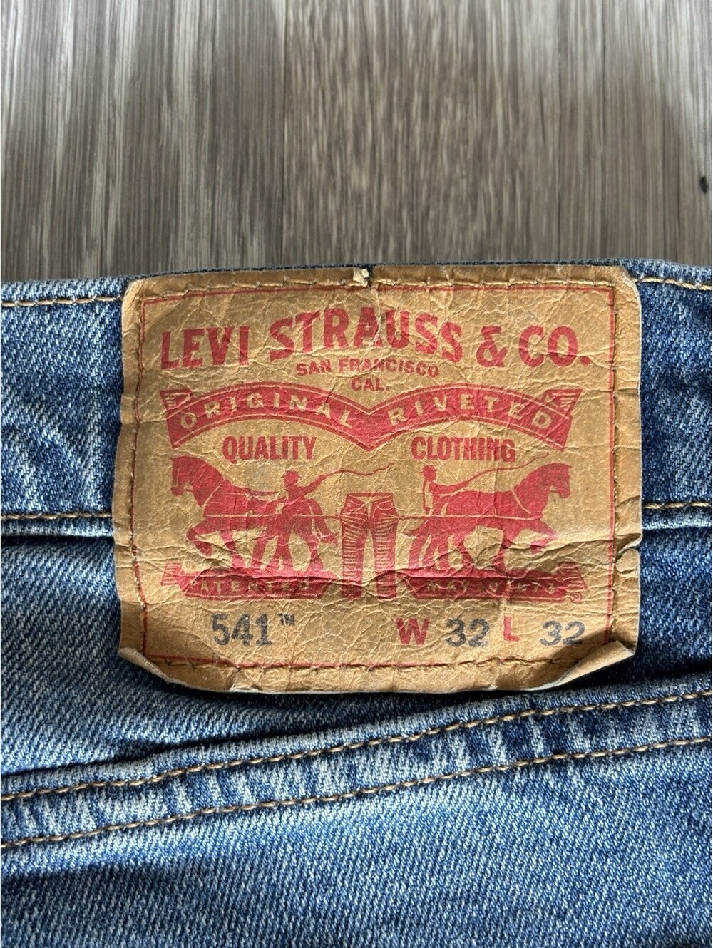 Levi's 541 Athletic Taper Men's Jeans Blue Denim Size 32x32 Medium Wash